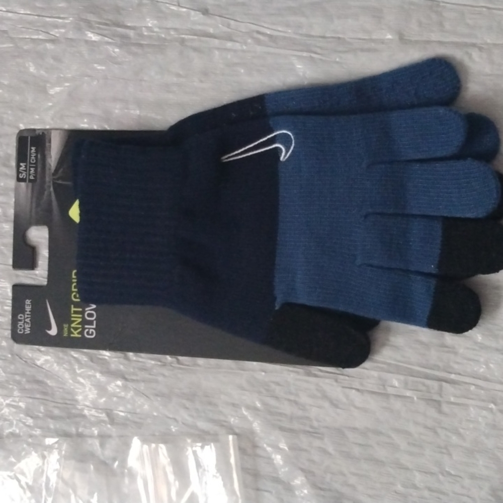 Nike knit grip gloves